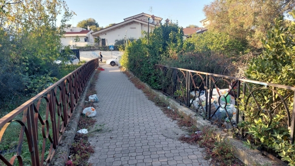 VIALETTO PEDONALE E AREA VERDE  (tra via dei Romagnoli e via Ostiense)