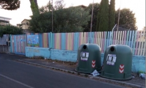 RICHIESTA PER SPOSTARE LA CAMPANA DEL VETRO (via dei monti di san paolo 55)